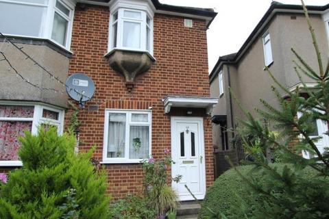 2 bedroom flat to rent, Woodgrange Close, Kenton, HA3 0XH