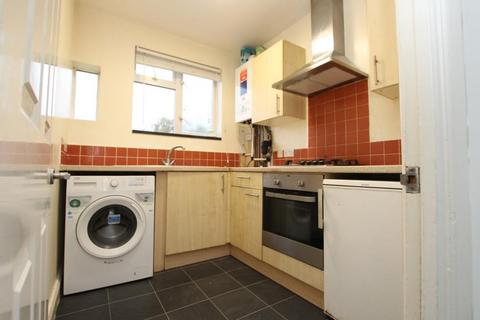 2 bedroom flat to rent, Woodgrange Close, Kenton, HA3 0XH