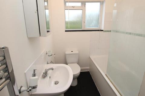 2 bedroom flat to rent, Woodgrange Close, Kenton, HA3 0XH