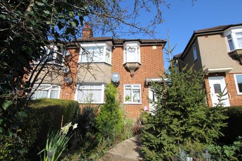 2 bedroom flat to rent, Woodgrange Close, Kenton