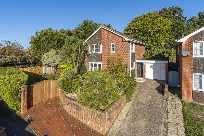 Kingsfield Gardens, Bursledon, Southampton, Hampshire. SO31 8AY 4 bed