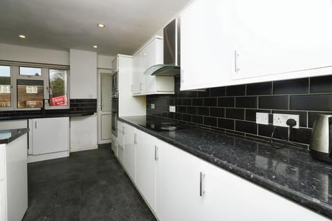 3 bedroom terraced house to rent, Heron Way, Hatfield, AL10