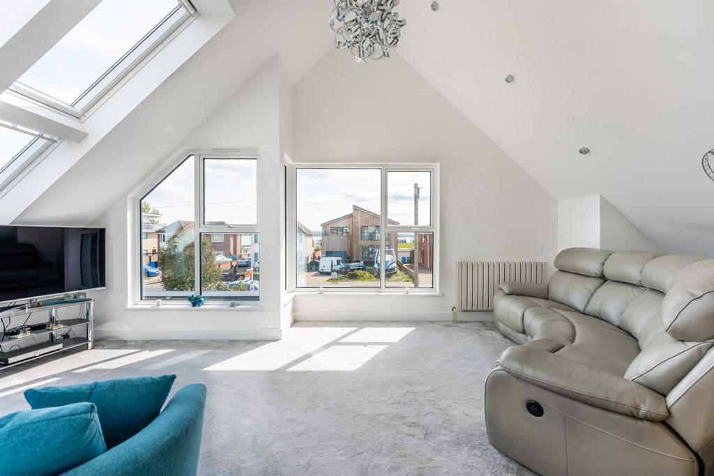 Lulworth Avenue 4 bed detached house for sale £800,000