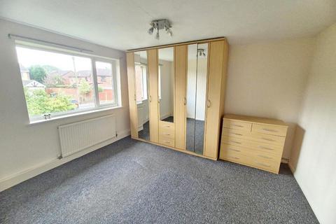 2 bedroom maisonette to rent, Rose Drive, Walsall