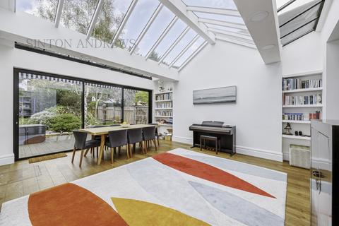 8 Marchwood Crescent, London, W5 2DZ