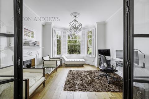8 Marchwood Crescent, London, W5 2DZ