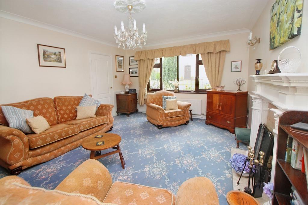 Llys Y Dderwen, Betws yn Rhos, Conwy 4 bed detached house for sale £
