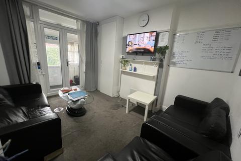 2 Wood End Avenue, Harrow, HA2 8NX