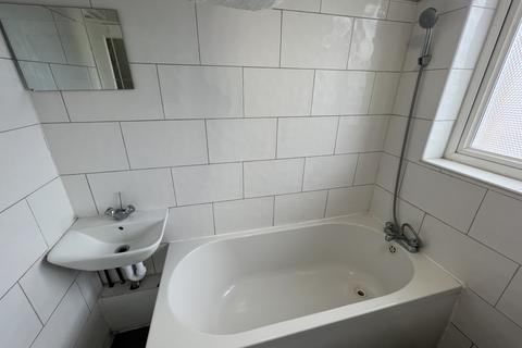 2 Wood End Avenue, Harrow, HA2 8NX