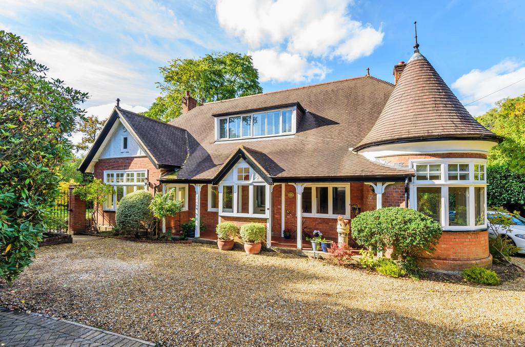Church Hill, Camberley, Surrey, GU15 4 bed detached house £950,000