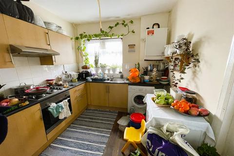 3 bedroom terraced house for sale, Mayville Road, IG1