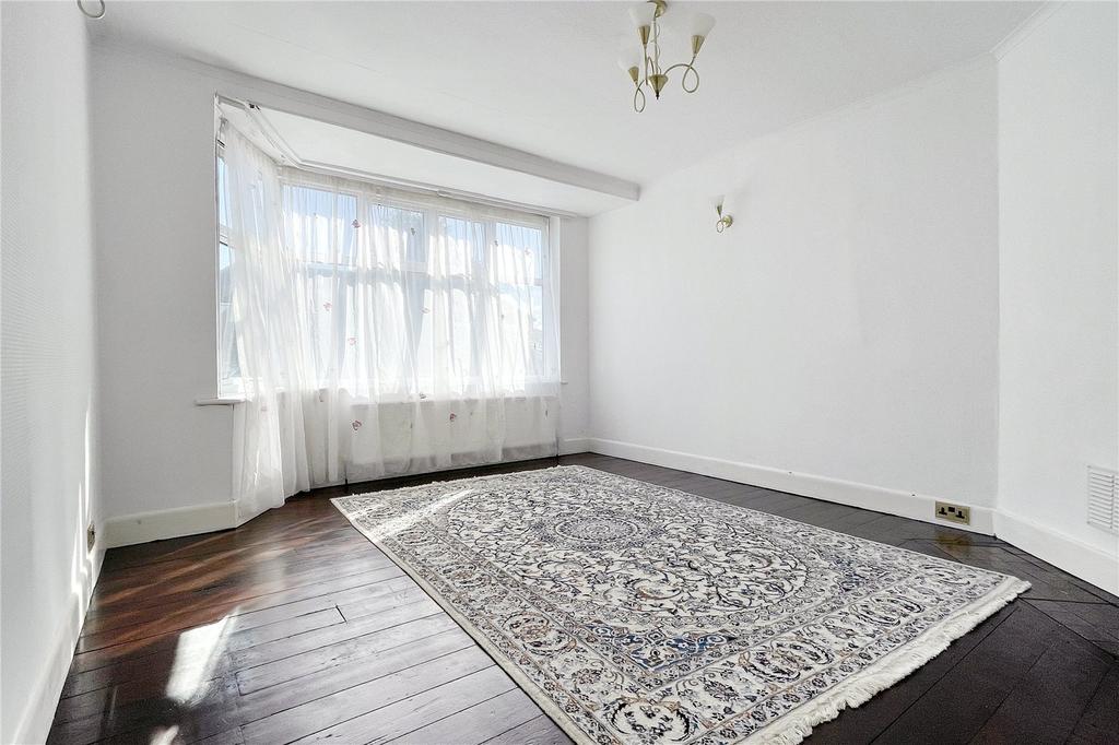 Henry Avenue, Rustington, West Sussex 3 bed terraced house £375,000