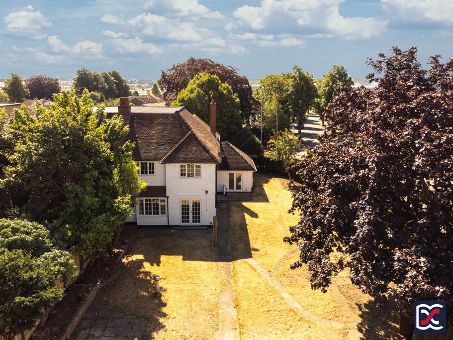 Billing Road East, Northampton NN3 4 bed semidetached house £1,900