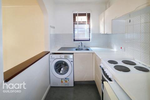 1 bedroom flat for sale, Lawrence Close, Guildford