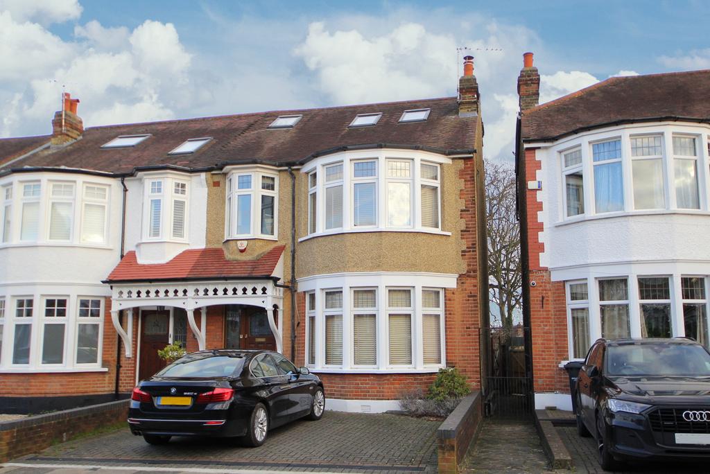 Drayton Gardens, N21 4 bed semidetached house £1,050,000