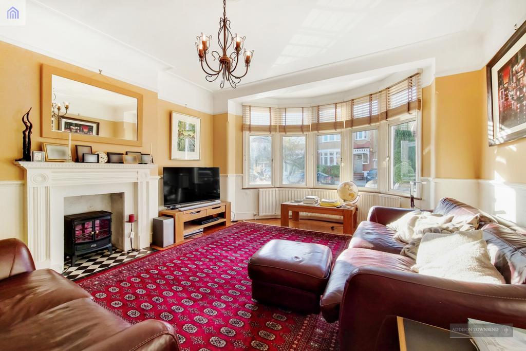 Drayton Gardens, N21 4 bed semidetached house £1,050,000