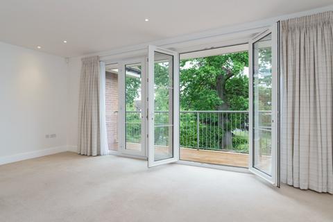 2 bedroom apartment to rent, Station Road, Beaconsfield, HP9
