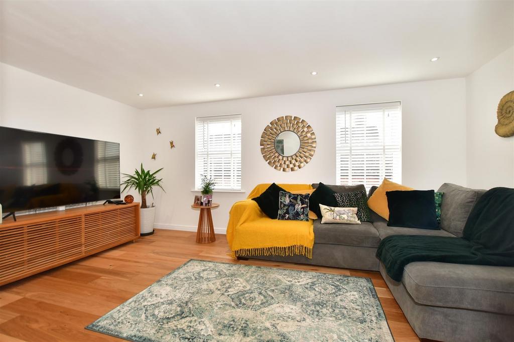 Bluebell Road, Kingsnorth, Ashford, Kent 4 bed townhouse £425,000