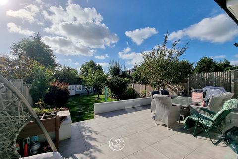 4 bedroom semi-detached house to rent, Hadley Road, Enfield EN2