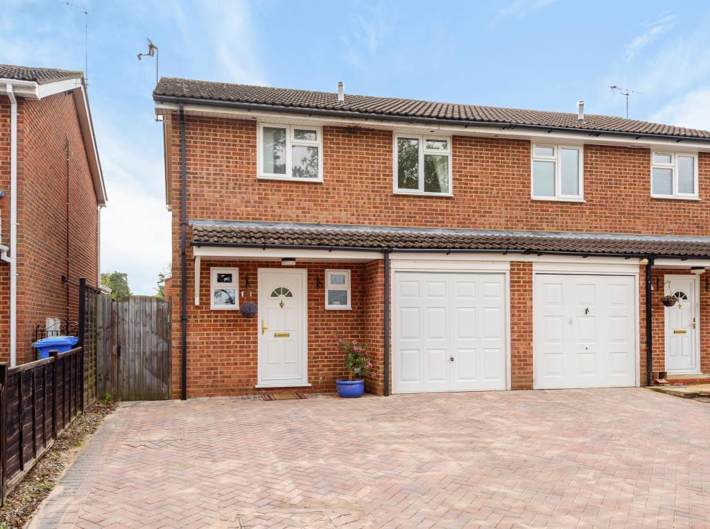 Sandhurst, Berkshire, GU47 3 bed semidetached house for sale £400,000