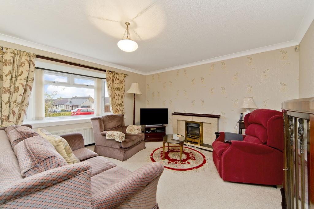 58 Preston Street, High Valleyfield... 3 bed detached bungalow £180,000