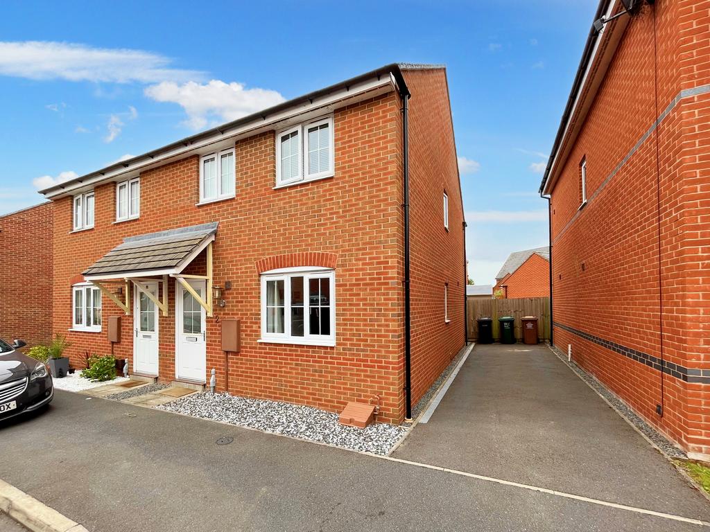 Nottingham Close, Church Gresley, Swadlincote, DE11 3 bed semidetached