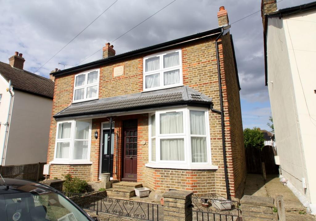 15 Park Avenue, Egham, Surrey, TW20 8HW 2 bed semidetached house £