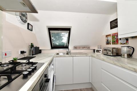 2 bedroom flat for sale - Epsom Road, Leatherhead, Surrey