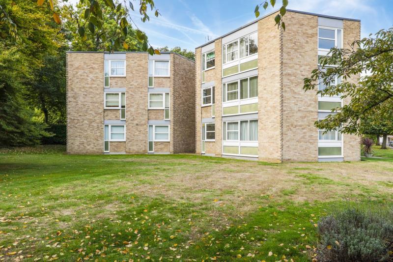 Heathside, Weybridge, Surrey, KT13 9YH 2 bed apartment £1,450 pcm (£