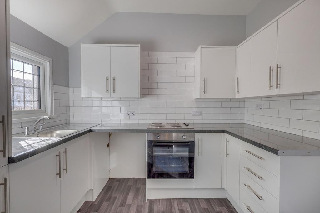 Grange Road, Leighonsea, SS9 2 bed £1,200 pcm (£277 pw)