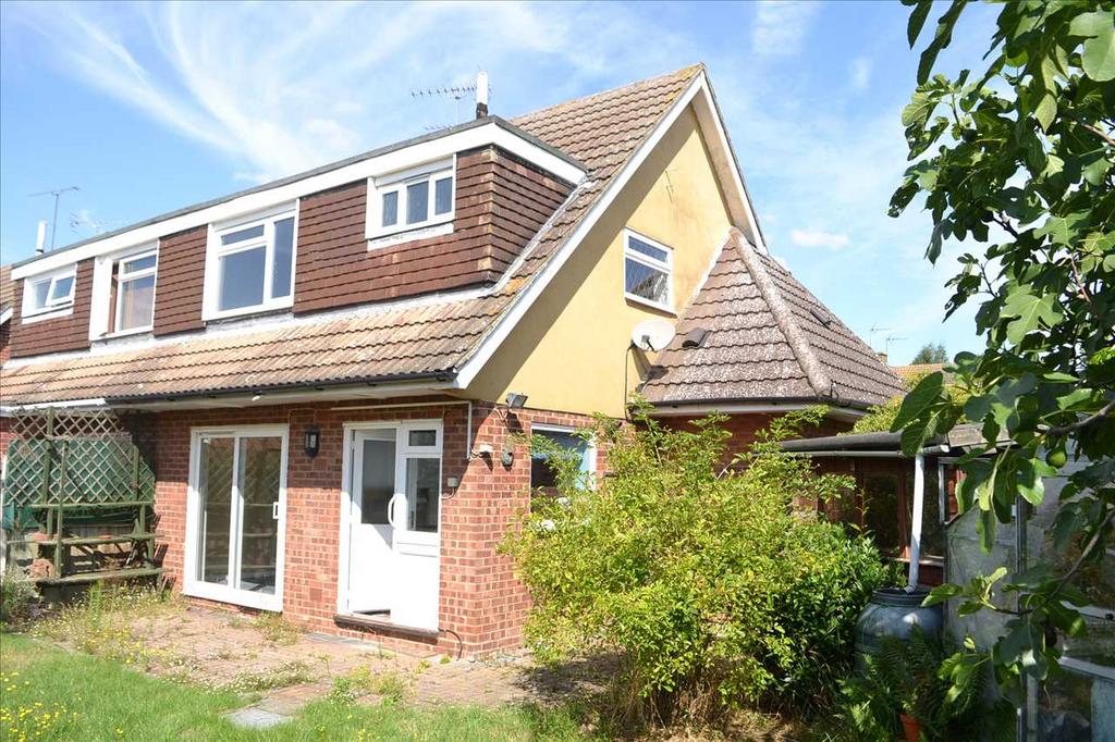 Cannon Leys, Galleywood, Chelmsford 3 bed semidetached house £350,000
