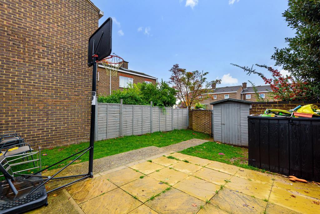 Shackleton Close, Bicester, OX26 3 bed terraced house £1,250 pcm (£