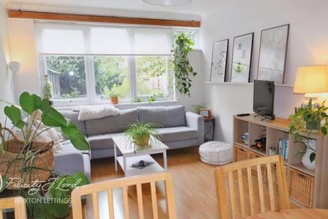 3 bedroom maisonette to rent, Atwater Close, London
