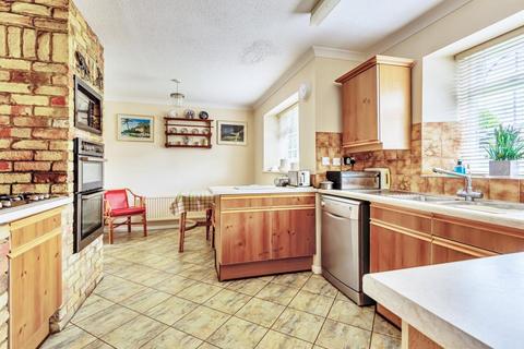 2 Sorrel Drive, Lightwater, GU18 5PB