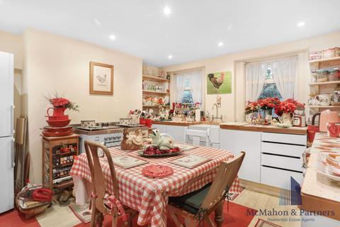 2 Sutherland Square, London, SE17 3EQ