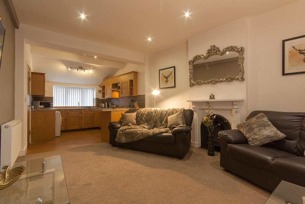 Bucknall New Road, StokeonTrent, Staffordshire 3 bed flat to rent £