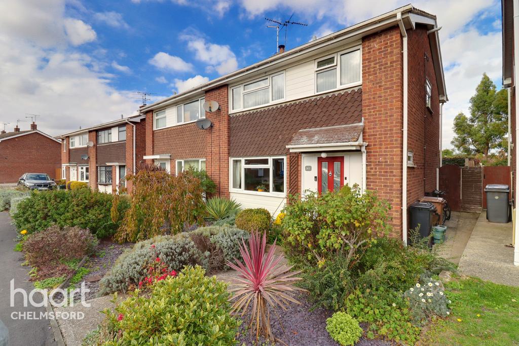 Waveney Drive, Chelmsford 3 bed semidetached house for sale £400,000