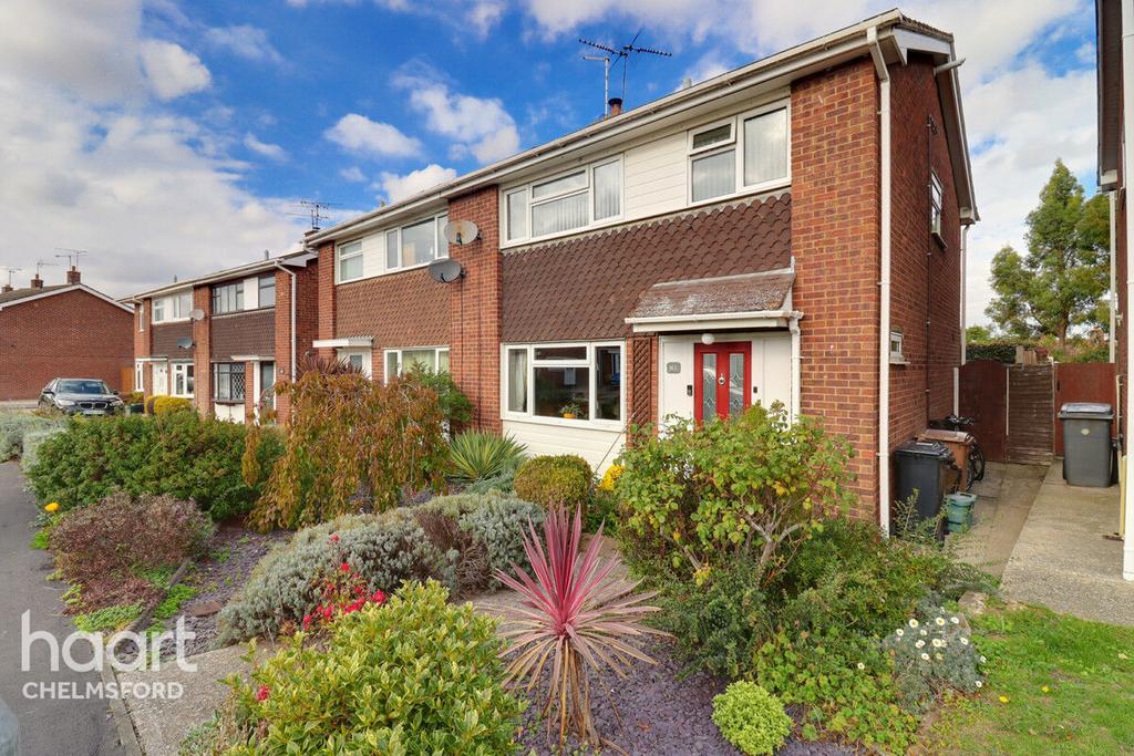 Waveney Drive, Chelmsford 3 bed semidetached house £400,000