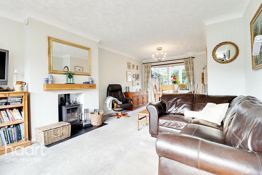 Waveney Drive, Chelmsford 3 bed semidetached house £400,000