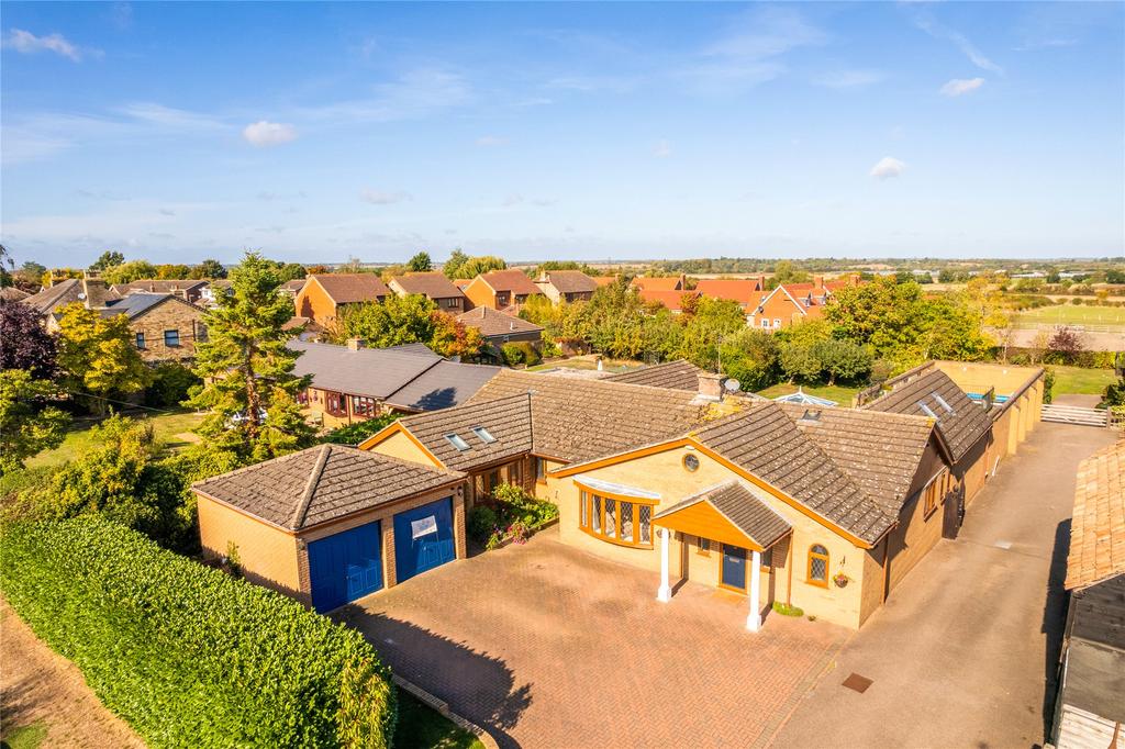 The Hill, Blunham, Bedfordshire, MK44 4 bed bungalow for sale £895,000