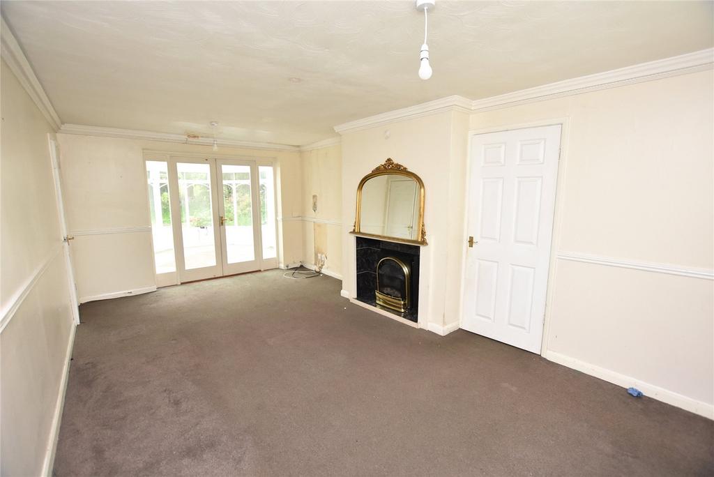 Holt Park Approach, Holt Park, Leeds 4 bed detached house £300,000