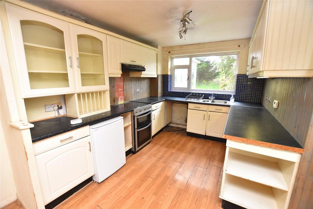 Holt Park Approach, Holt Park, Leeds 4 bed detached house £300,000