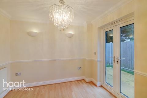 5 Mannock Mews, London, E18 1DB