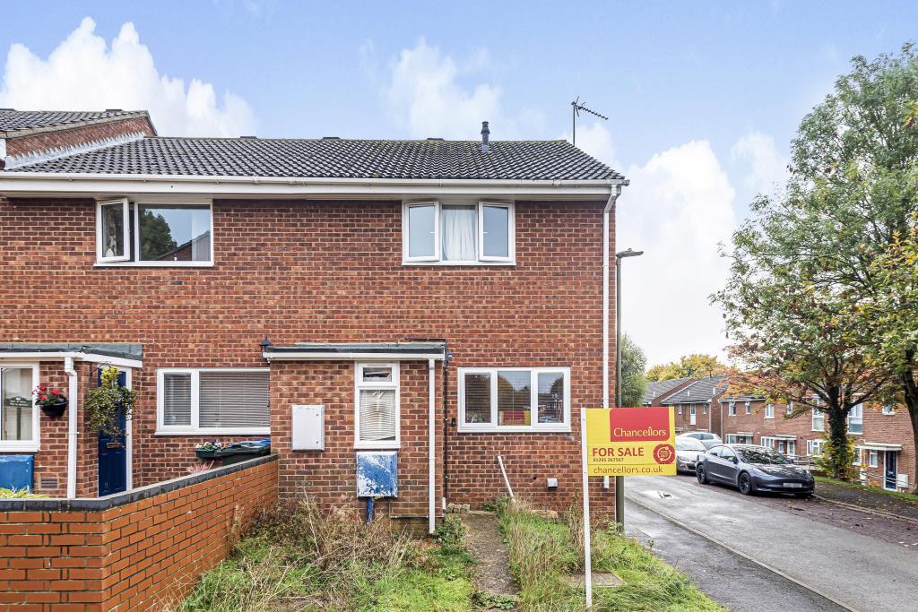 Banbury, Oxfordshire, OX16 3 bed end of terrace house for sale £230,000