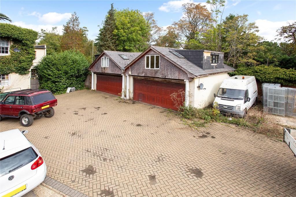 Garage With Rooms