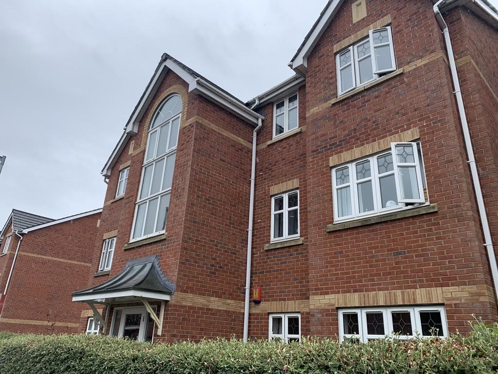 Holden Avenue, Whalley Range 2 bed apartment £900 pcm (£208 pw)