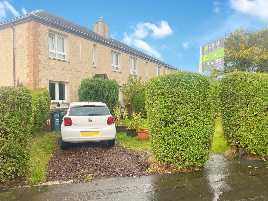 32 Findlay Grove, Edinburgh, EH7 6HF 2 bed ground floor flat £155,000