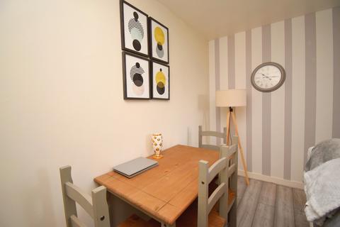 32 Findlay Grove, Edinburgh, EH7 6HF