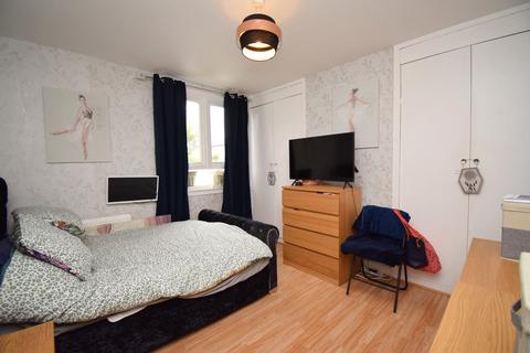 32 Findlay Grove, Edinburgh, EH7 6HF