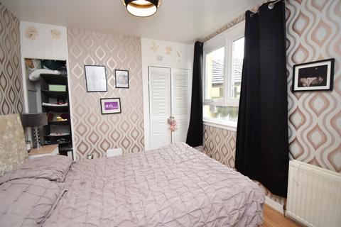 32 Findlay Grove, Edinburgh, EH7 6HF